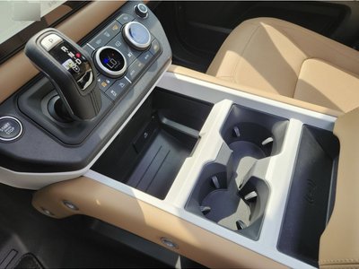 LAND ROVER DEFENDER - 9