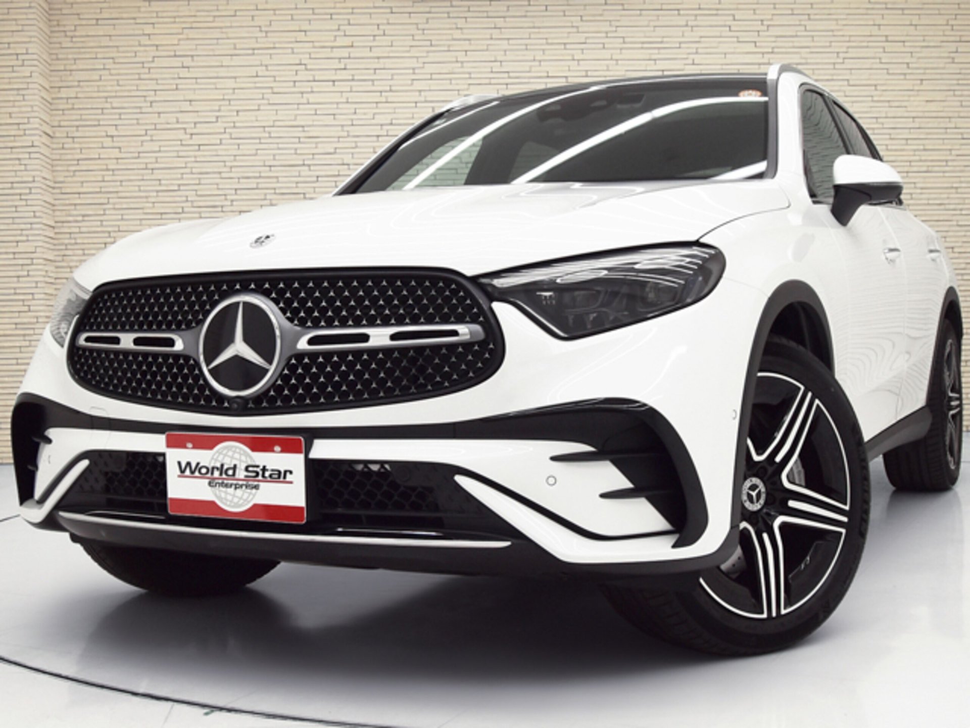 MERCEDES-BENZ GLC - View 1