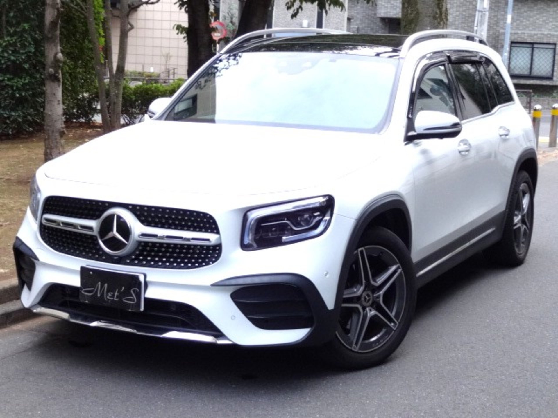 MERCEDES-BENZ GLB - View 1
