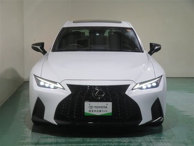 LEXUS IS - 9
