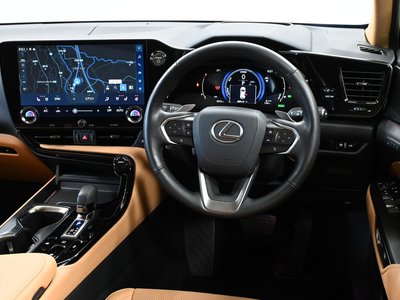 صورة 9 لـ 2023 Lexus NX