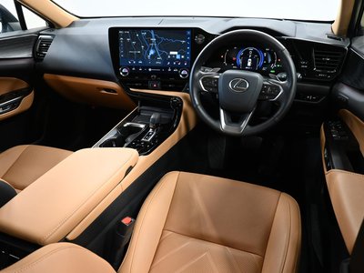 صورة 8 لـ 2023 Lexus NX