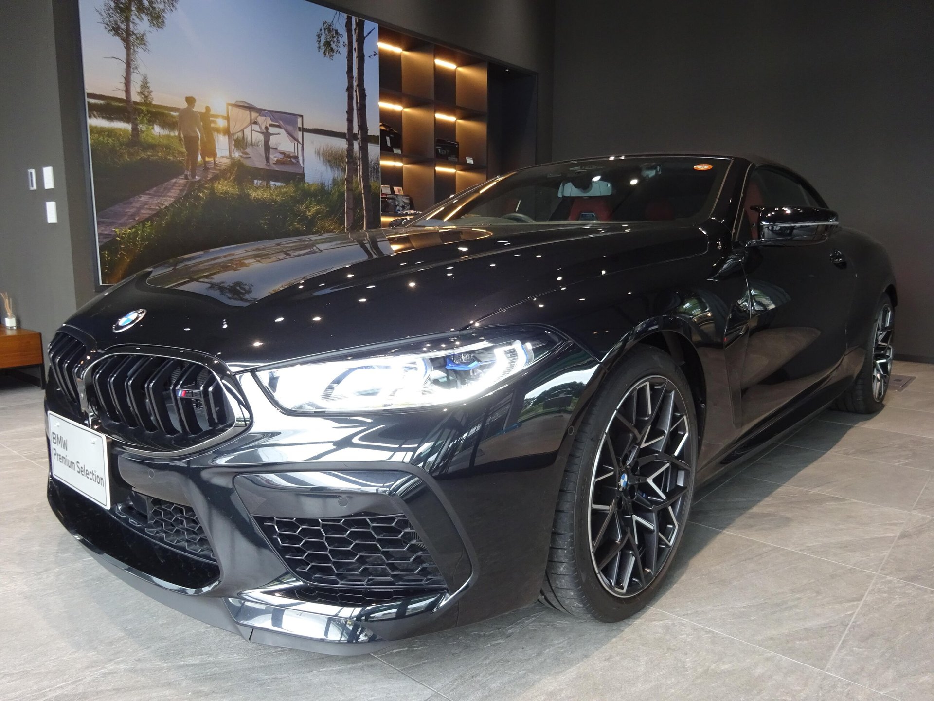 BMW M8 CABRIOLET - View 1