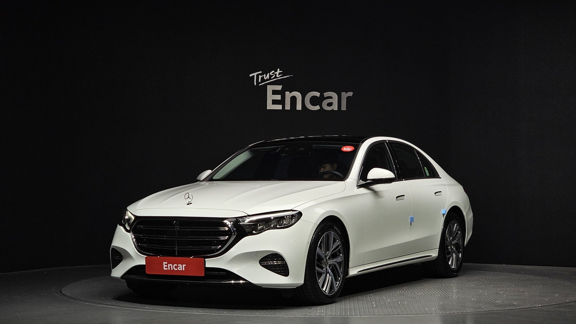 MERCEDES-BENZ E-CLASS - View 1