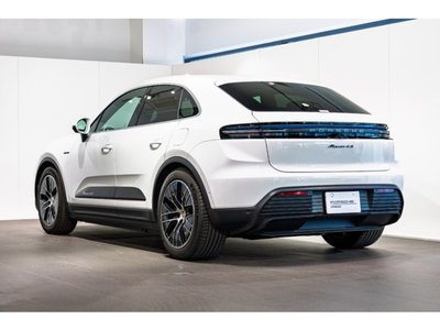 PORSCHE MACAN - 2