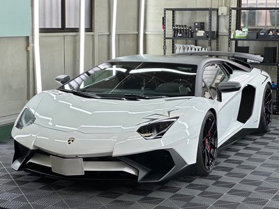 LAMBORGHINI AVENTADOR - 7