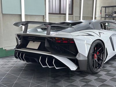 LAMBORGHINI AVENTADOR - 9