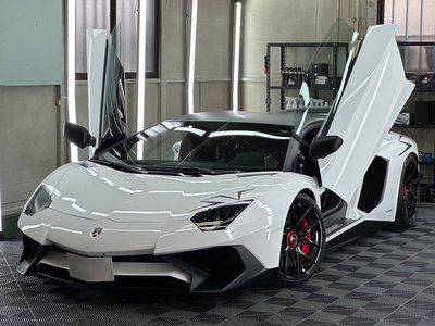 LAMBORGHINI AVENTADOR - 4