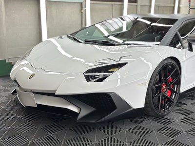 LAMBORGHINI AVENTADOR - 8
