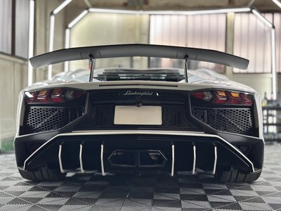 LAMBORGHINI AVENTADOR - 10