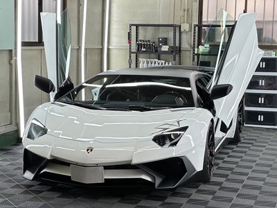 LAMBORGHINI AVENTADOR - 3