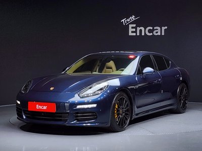 PORSCHE PANAMERA - 1