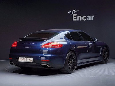 PORSCHE PANAMERA - 4