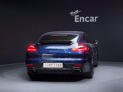 PORSCHE PANAMERA - 3