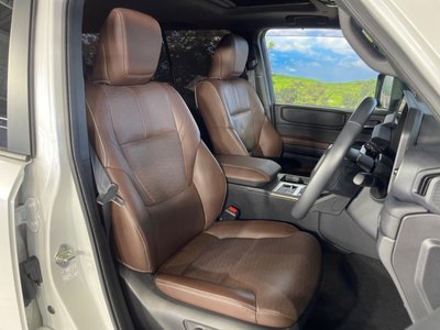 TOYOTA LAND CRUISER - 7