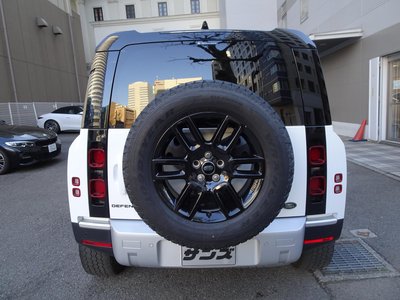 LAND ROVER DEFENDER - 4