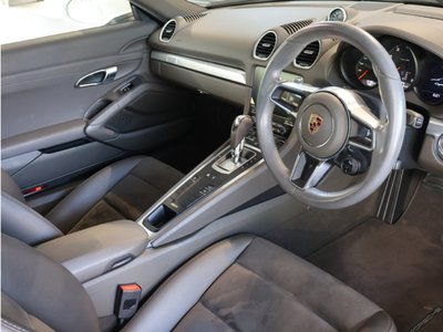 2017 Porsche 718 thumbnail 12