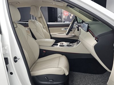 صورة مصغرة 16 لـ 2024 Genesis GV70