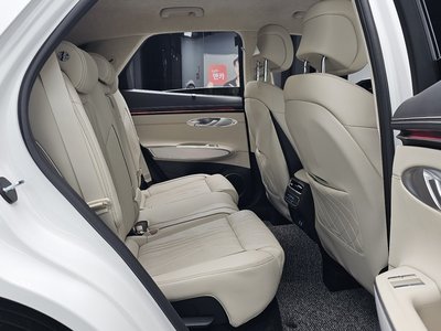 صورة مصغرة 17 لـ 2024 Genesis GV70