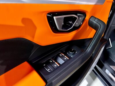 LAMBORGHINI URUS - 7