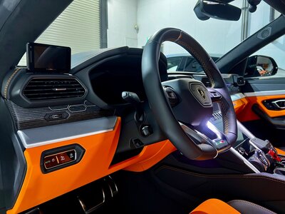 LAMBORGHINI URUS - 9