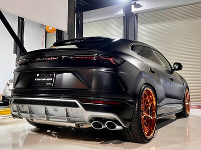 LAMBORGHINI URUS - 4