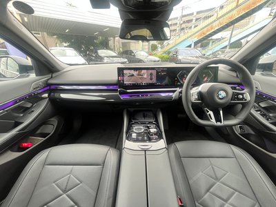 BMW 5 SERIES - 2