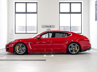 2014 Porsche PANAMERA photo 2