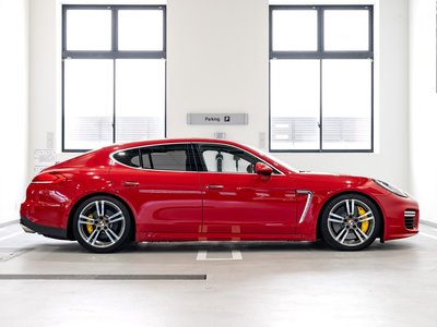 2014 Porsche PANAMERA photo 6