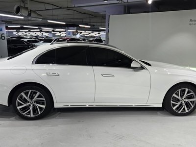 MERCEDES-BENZ E-CLASS - 9