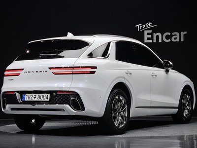 صورة 4 لـ 2023 Genesis GV70