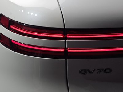 صورة 10 لـ 2023 Genesis GV70
