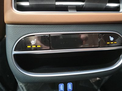 2023 Genesis GV70 — миниатюра 28