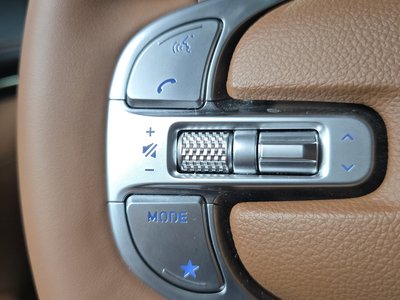 2023 Genesis GV70 — миниатюра 31