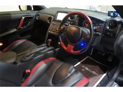 NISSAN GT-R - 7
