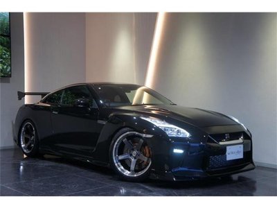NISSAN GT-R - 1