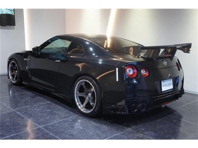 NISSAN GT-R - 6
