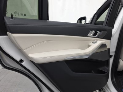 2025 BMW X7 缩略图 15