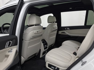 2025 BMW X7 缩略图 16