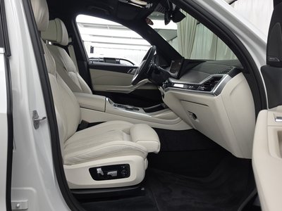 2025 BMW X7 缩略图 17
