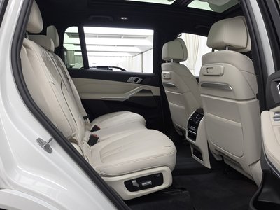 2025 BMW X7 缩略图 18