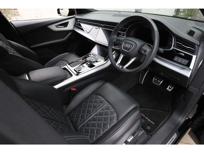 AUDI Q8 - 10