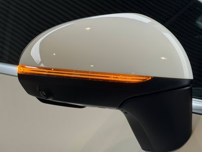 2025 Mercedes-BENZ GLC photo 10