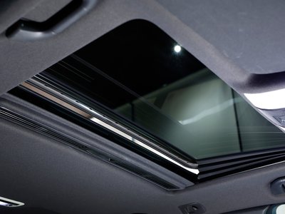 2011 Mercedes-BENZ C-CLASS AMG thumbnail 43