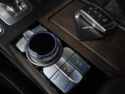 2020 Genesis G90 thumbnail 33