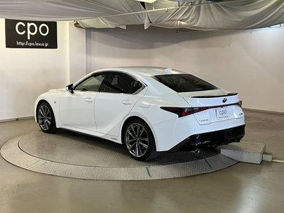 صورة 9 لـ 2021 Lexus IS