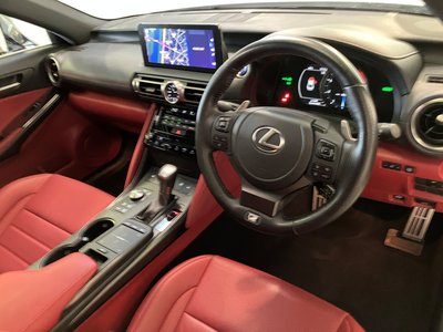 صورة 4 لـ 2021 Lexus IS