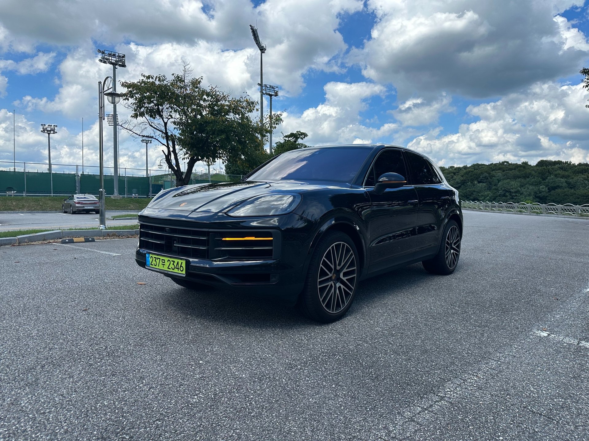 PORSCHE CAYENNE - View 1