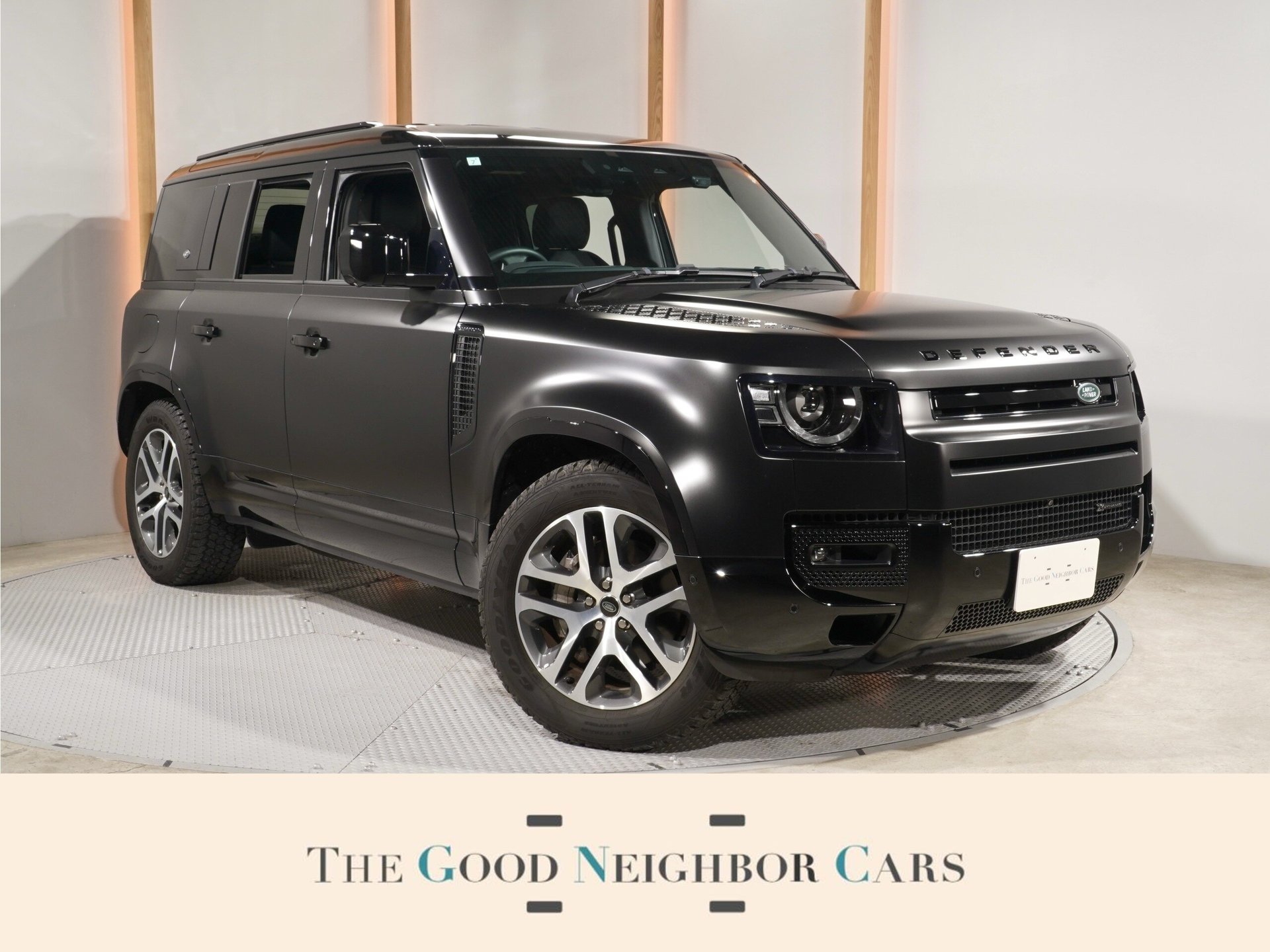 LAND ROVER DEFENDER - View 1