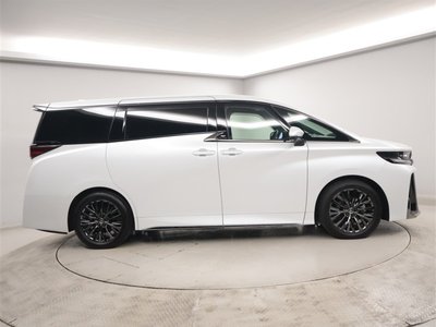 2025 Toyota VELLFIRE photo 2
